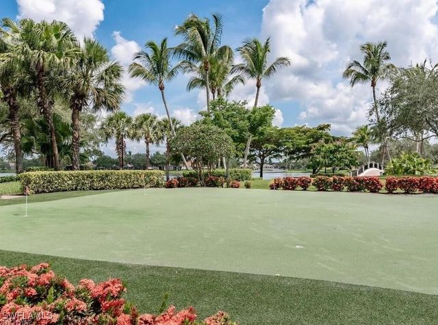 5477 Freeport LN, Naples, FL 34119