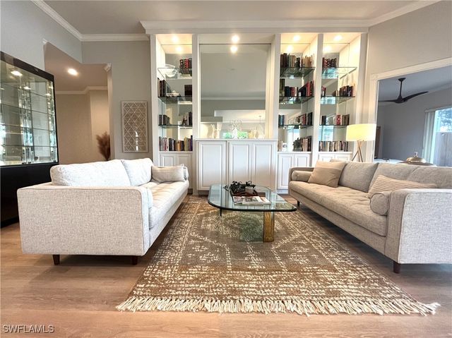 5477 Freeport LN, Naples, FL 34119