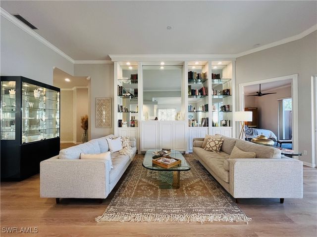 5477 Freeport LN, Naples, FL 34119