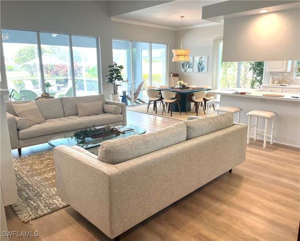 5477 Freeport LN, Naples, FL 34119