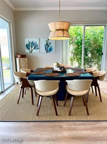 5477 Freeport LN, Naples, FL 34119