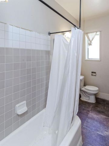 2944 Webster St, Oakland, CA 94609
