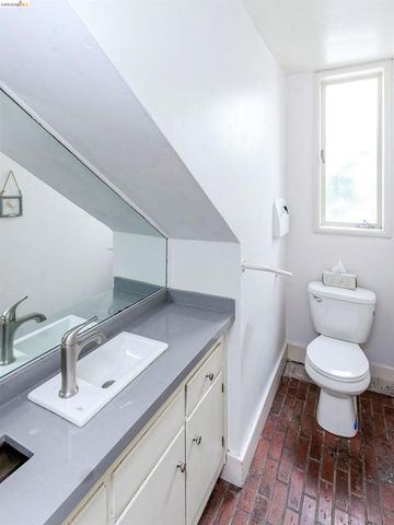 2944 Webster St, Oakland, CA 94609