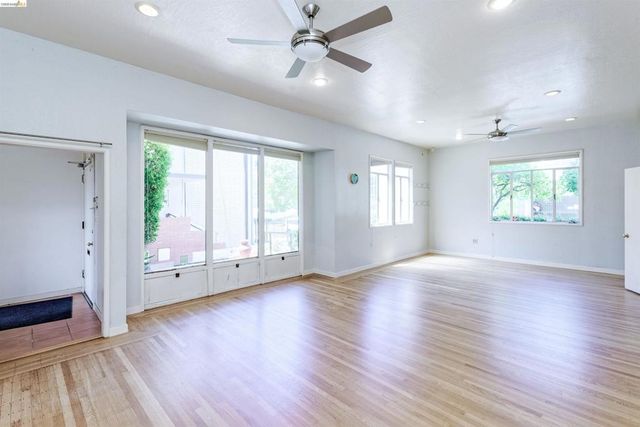 2944 Webster St, Oakland, CA 94609