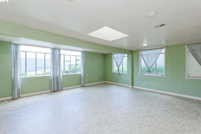 2944 Webster St, Oakland, CA 94609