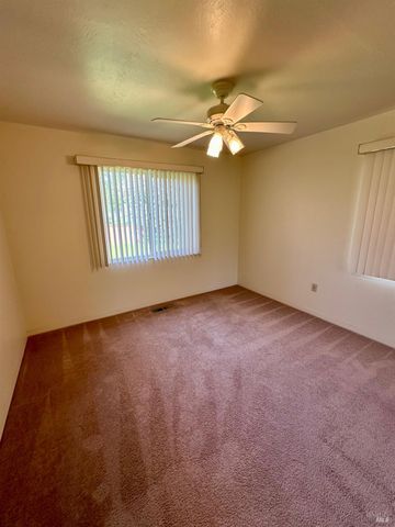 993 Champion Ln, Deer Park, CA 94576