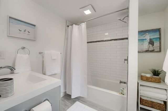 32 Washington Avenue Extension, Hyannis, MA 02601