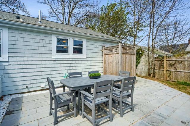 32 Washington Avenue Extension, Hyannis, MA 02601