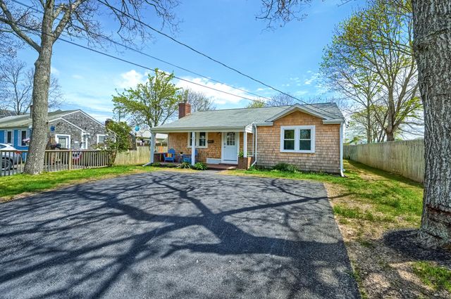 32 Washington Avenue Extension, Hyannis, MA 02601