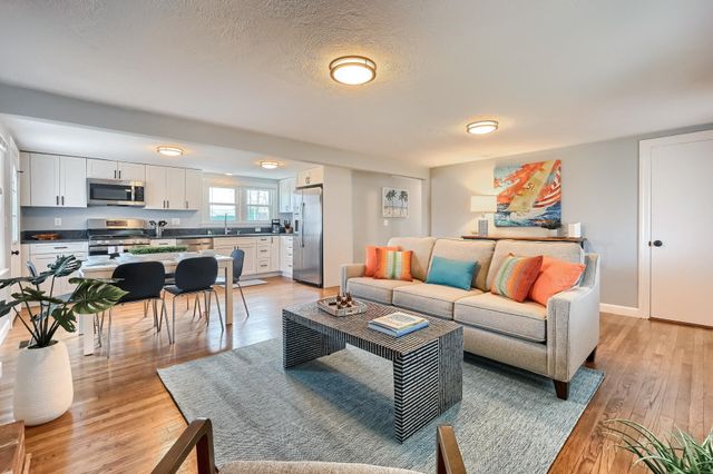 32 Washington Avenue Extension, Hyannis, MA 02601