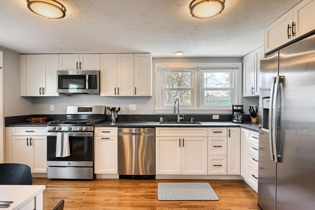 32 Washington Avenue Extension, Hyannis, MA 02601