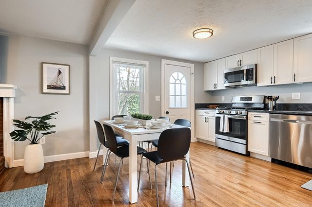 32 Washington Avenue Extension, Hyannis, MA 02601