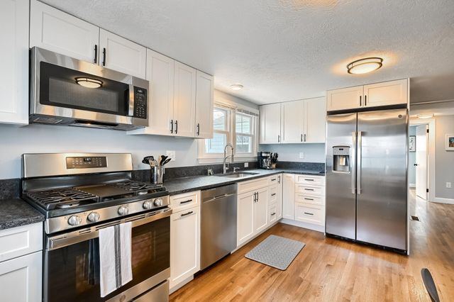 32 Washington Avenue Extension, Hyannis, MA 02601