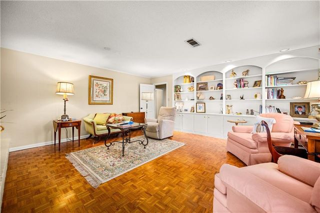 202 SWEET BRIAR Drive, Alexandria, LA 71303