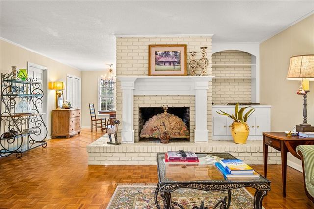 202 SWEET BRIAR Drive, Alexandria, LA 71303