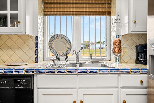 202 SWEET BRIAR Drive, Alexandria, LA 71303