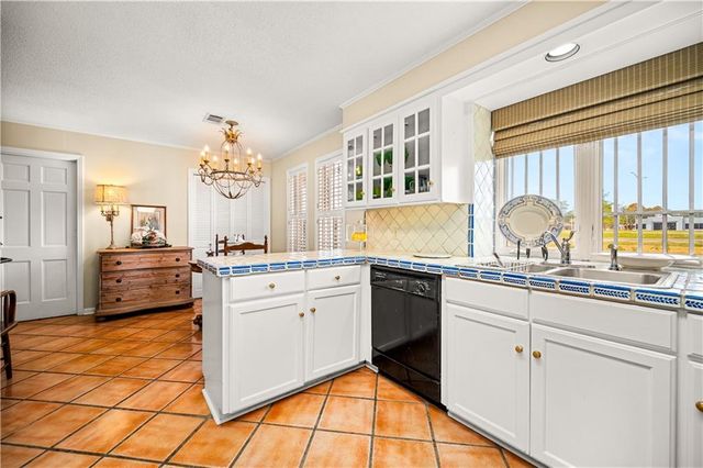 202 SWEET BRIAR Drive, Alexandria, LA 71303