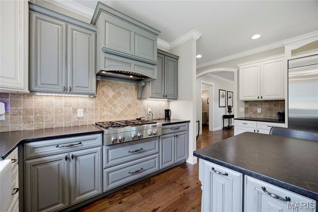 702 Champeix Lane, Creve Coeur, MO 63141