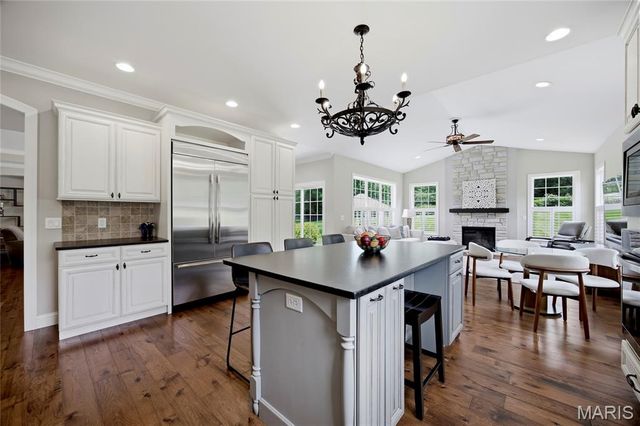 702 Champeix Lane, Creve Coeur, MO 63141
