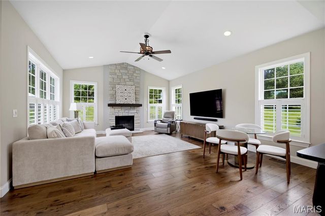 702 Champeix Lane, Creve Coeur, MO 63141