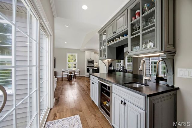 702 Champeix Lane, Creve Coeur, MO 63141