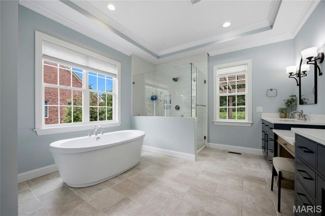 702 Champeix Lane, Creve Coeur, MO 63141