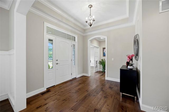 702 Champeix Lane, Creve Coeur, MO 63141