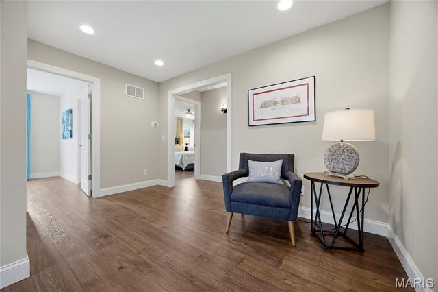 702 Champeix Lane, Creve Coeur, MO 63141