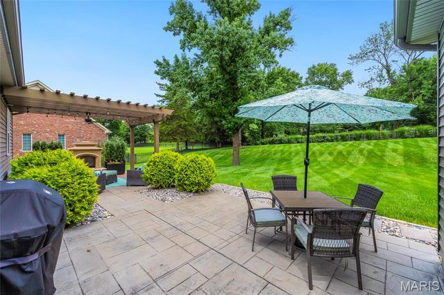 702 Champeix Lane, Creve Coeur, MO 63141