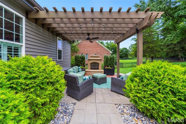 702 Champeix Lane, Creve Coeur, MO 63141