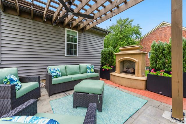 702 Champeix Lane, Creve Coeur, MO 63141