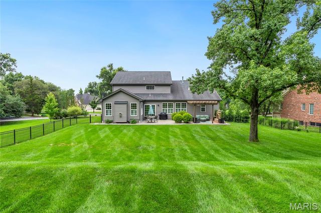 702 Champeix Lane, Creve Coeur, MO 63141
