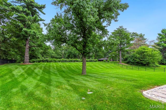 702 Champeix Lane, Creve Coeur, MO 63141