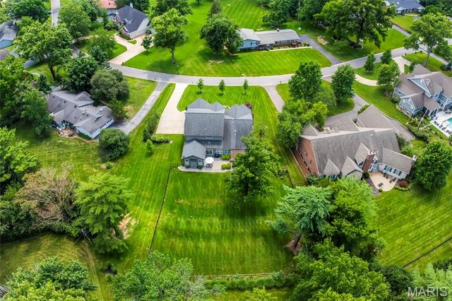 702 Champeix Lane, Creve Coeur, MO 63141