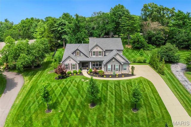 702 Champeix Lane, Creve Coeur, MO 63141