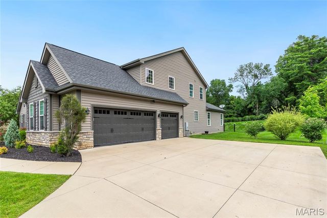 702 Champeix Lane, Creve Coeur, MO 63141