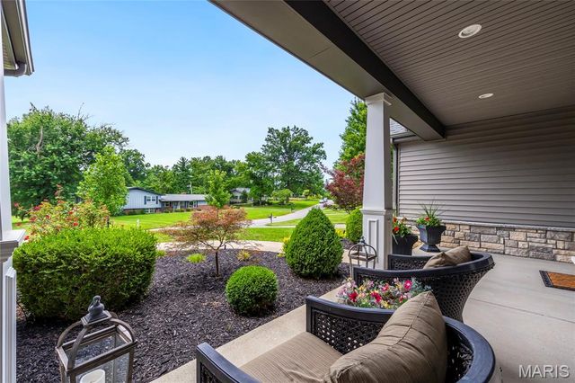 702 Champeix Lane, Creve Coeur, MO 63141