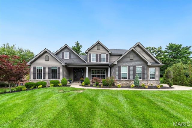 702 Champeix Lane, Creve Coeur, MO 63141