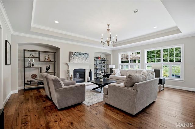702 Champeix Lane, Creve Coeur, MO 63141