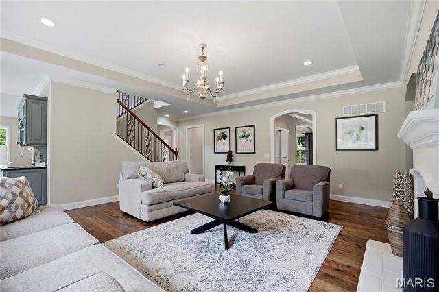 702 Champeix Lane, Creve Coeur, MO 63141