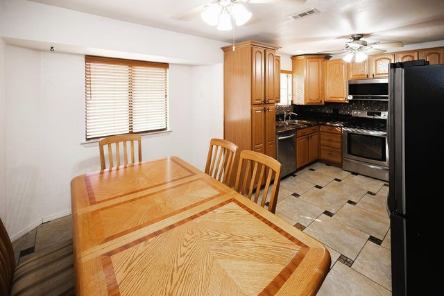 3585 Sunnyside Avenue, Clovis, CA 93611