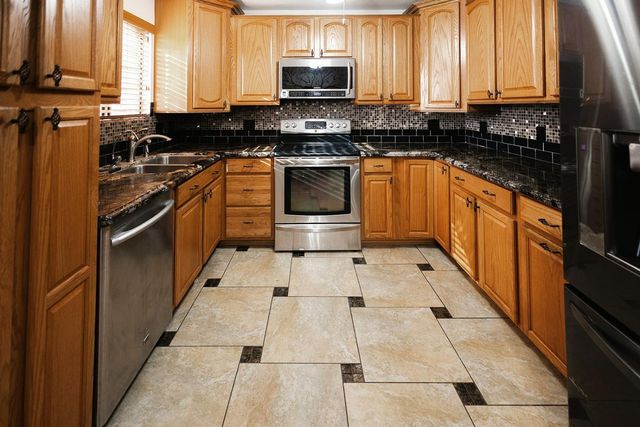 3585 Sunnyside Avenue, Clovis, CA 93611