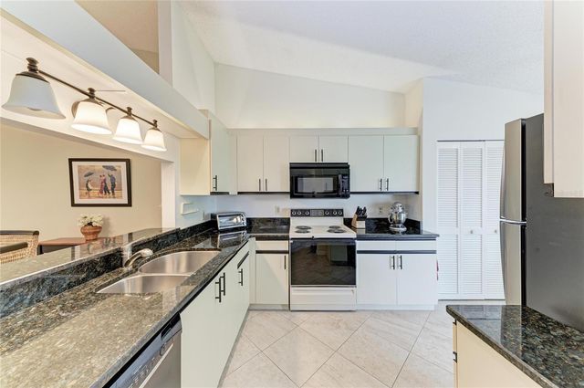 7201 29TH AVE DR W 303, Bradenton, FL 34209