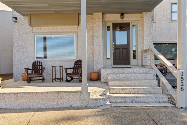 1528 Ocean Blvd, St Simons Island, GA 31522