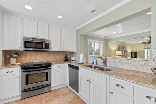 1528 Ocean Blvd, St Simons Island, GA 31522