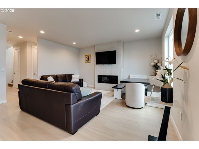 3472 DEERFERN Rd, Eugene, OR 97403