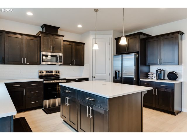 3472 DEERFERN Rd, Eugene, OR 97403