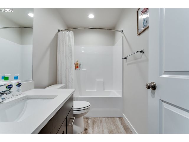 3472 DEERFERN Rd, Eugene, OR 97403