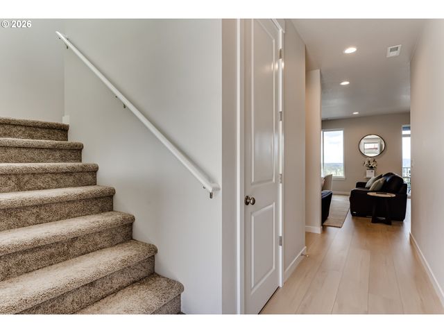 3472 DEERFERN Rd, Eugene, OR 97403