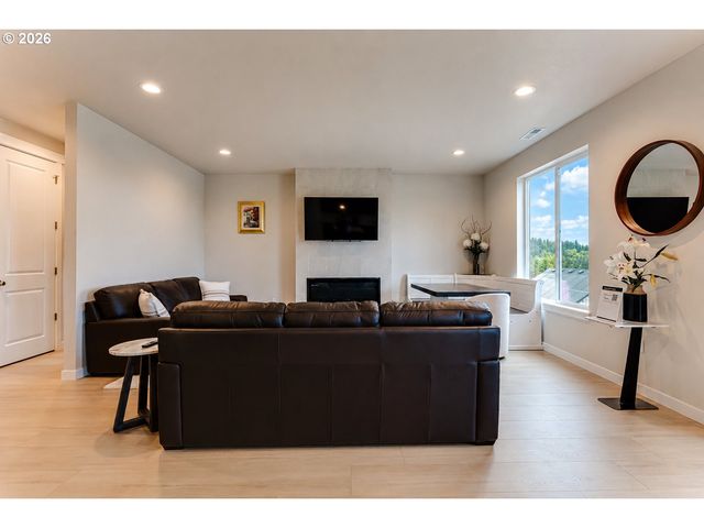 3472 DEERFERN Rd, Eugene, OR 97403